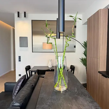 Doormat #31 Juliet Apartman